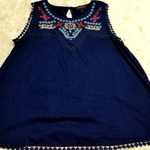 Sleeveless top with embroidery
